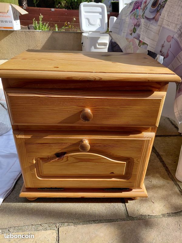 Table de chevet en pin (image 1)