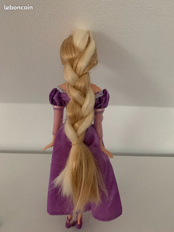 Princesse Disney - Raiponce et son caméléon changent de couleur à la lumière (image 5)