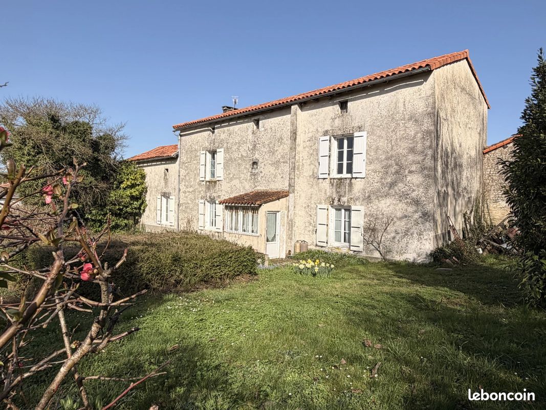 Maison 7 pièces 182 m² · à Courcôme · 182 m² · 171 200 €