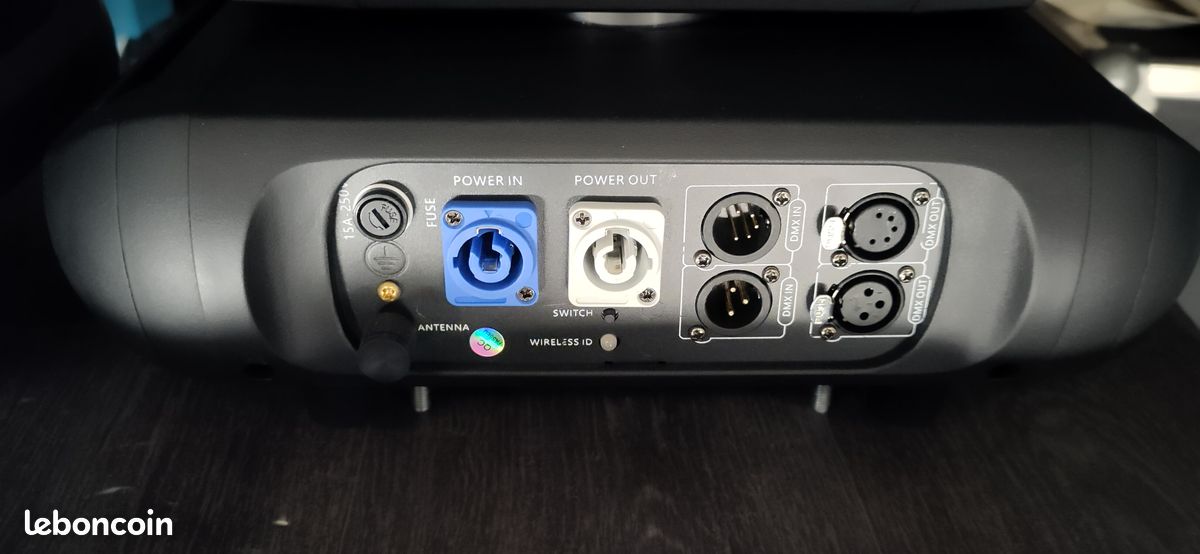Paire de Lyre led 250w Spot / Beam / Wash + flight case en parfait état (image 9)