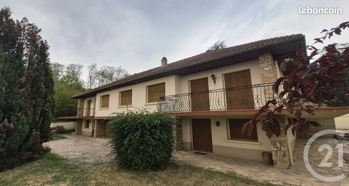 Maison 9 pièces 270 m² · à Montluçon · 270 m² · 179 000 €