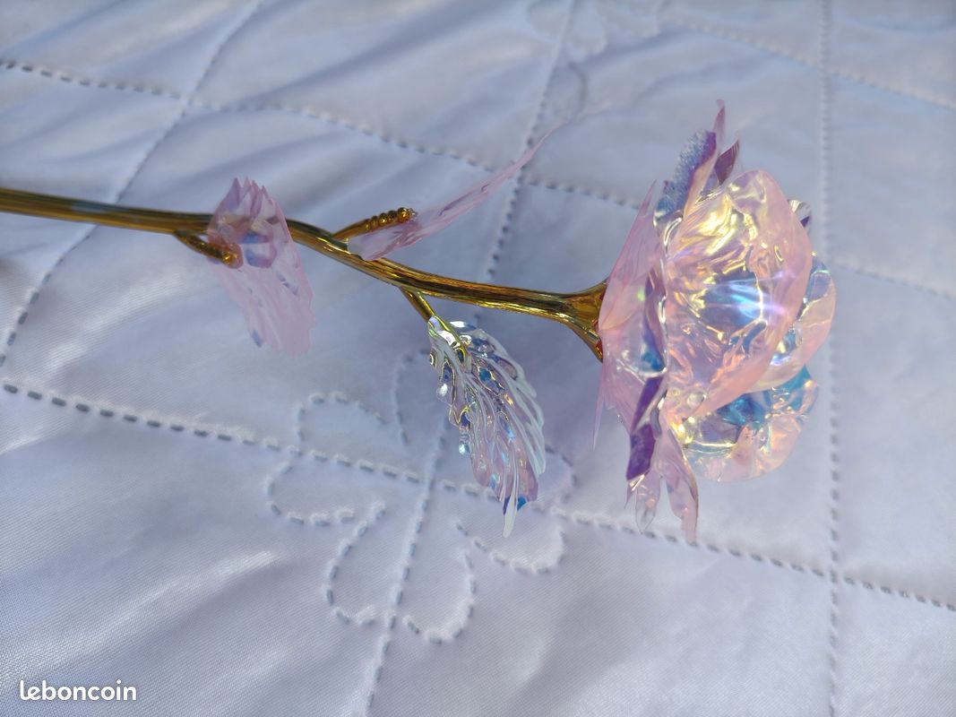 Rose artificielle irisée (image 12)