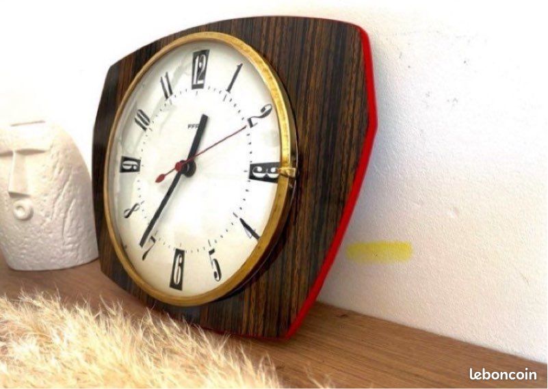 FONCTIONNE Pendule / horloge murale FFR Formica marron rouge 1950-1970 (vintage 50s-70s) #61 (image 2)