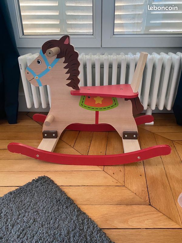 Cheval à bascule en bois – À emporter avant le 26 juin (image 1)