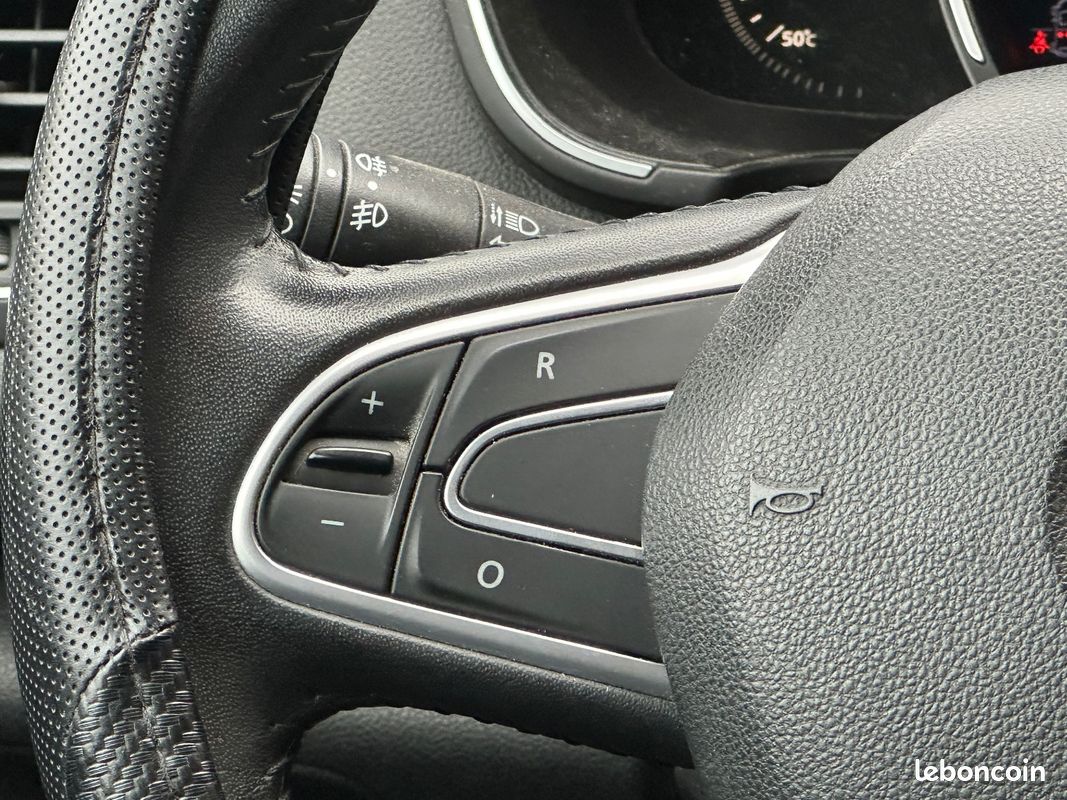 RENAULT MEGANE IV BERLINE TCe 100 Energy Life (image 16)