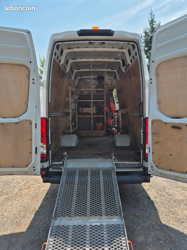Iveco Daily L4H3 50-150 3l 150ch équipé d'une machine à pneu embarqué Guernet tyrebox (image 4)