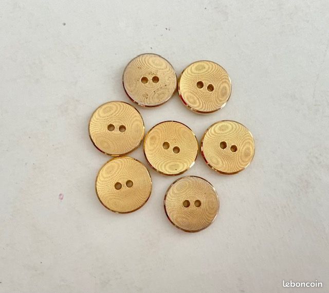 7 BOUTONS DORÉS DE DIAMÈTRE 2cm (image 1)
