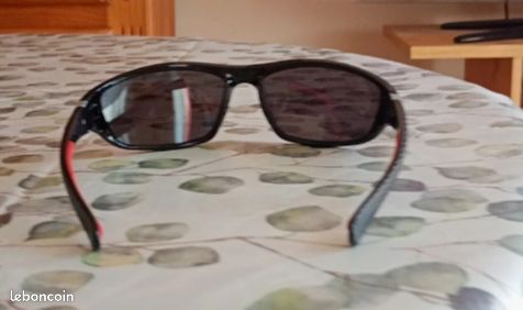 Vends lunettes de soleil en parfait état (image 4)