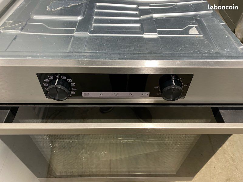 Four Multifonction - Hisense - BSA65226PX - Cavité XXL 77L - Pyrolyse