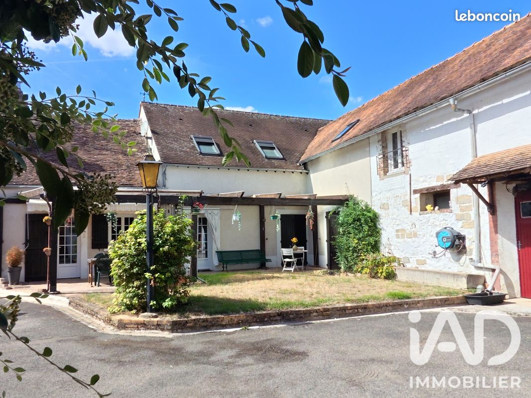 Maison 8 pièces 241 m² · à Esmans · 241 m² · 324 000 €