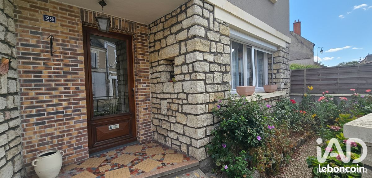 Maison 6 pièces 151 m² · à Lignières · 151 m² · 89 000 €