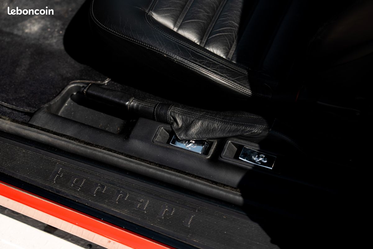 Ferrari 512 TR | Rosso Corsa | Intérieur Tout cuir Noir | Classiche | Première Peinture | À partir de 4250/mois (image 9)