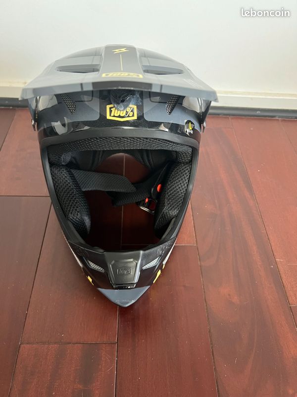Status × super73 full-face bicycle helmet, size L/ Downhill/BMX
Carby/Charcoal (image 19)
