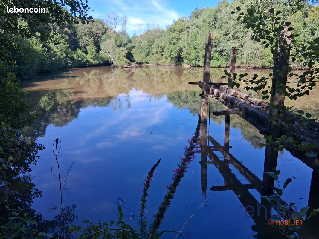 Terrain 850 m² · à Vesdun · 850 m² · 25 000 €