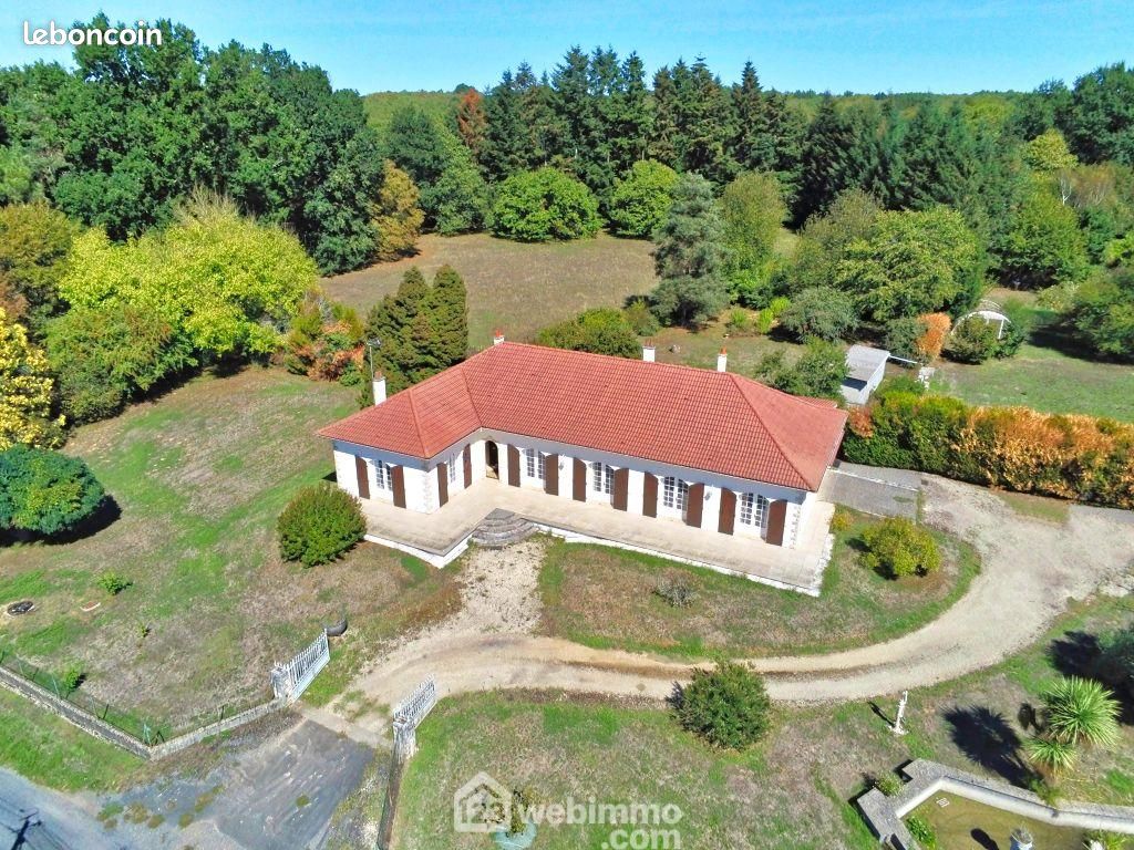 Maison 9 pièces 254 m² · à Sauzé-Entre-Bois · 254 m² · 250 000 €