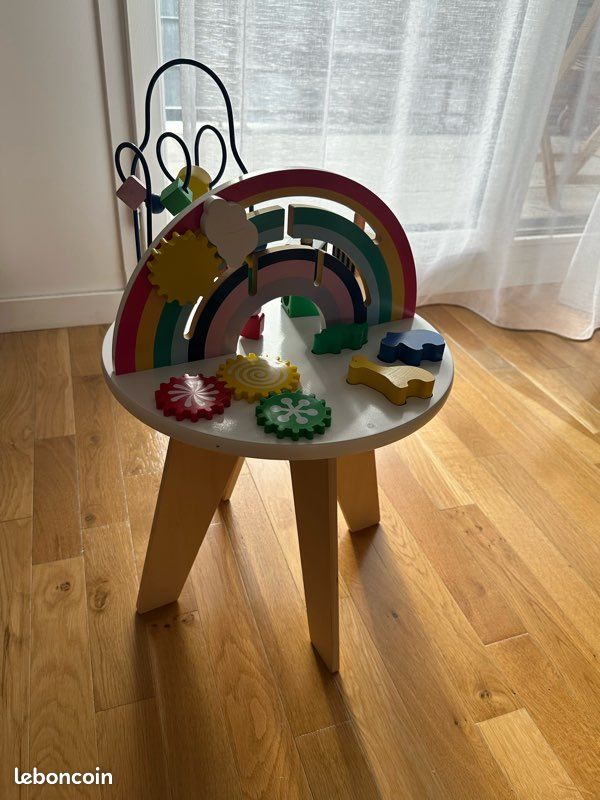 Table d’éveil multi-activités en bois — excellent état (image 1)