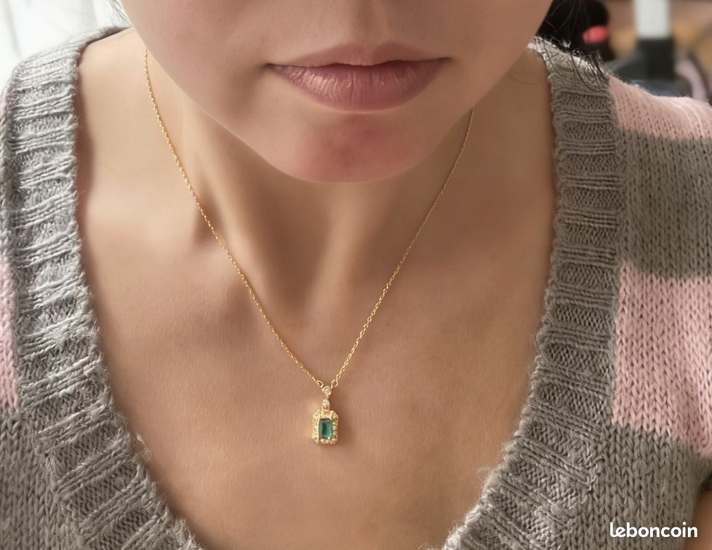 Bague de fiançailles en or et platine avec émeraude naturelle de Colombie de 1,38 carat et diamants - En vente sur France