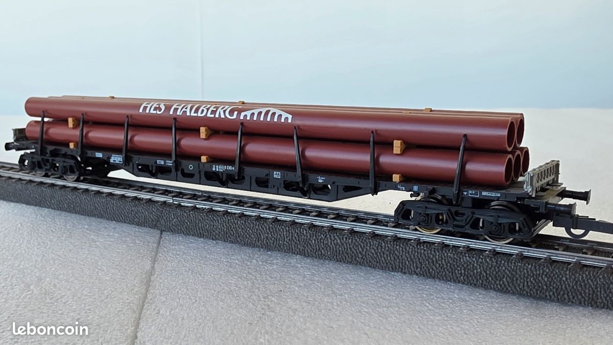 Roco H0 - Wagon plat de marchandises à 4 essieux, chargés de tuyaux avec l'inscription "HES Halberg" (image 3)