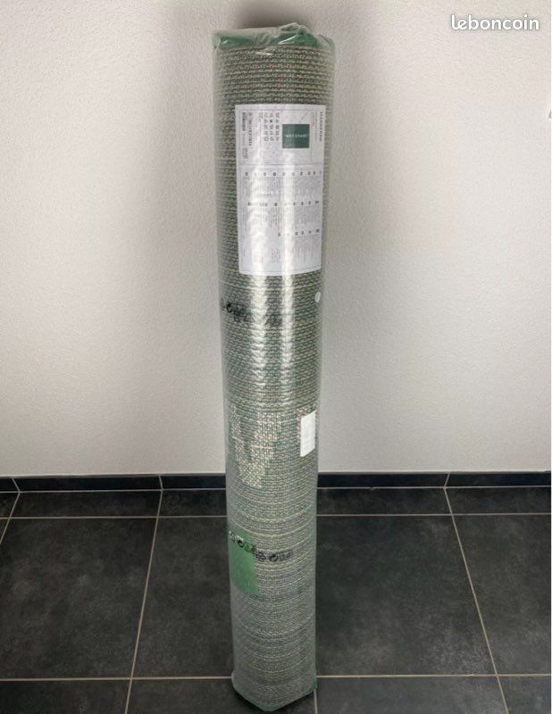 Tapis WET GRASS, issu de la collaboration entre IKEA et Virgil Abloh (Off-White) quasiment neuf - Décoration
