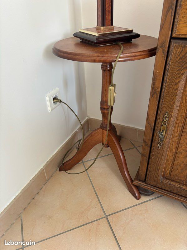 Table d’appoint en bois (image 1)