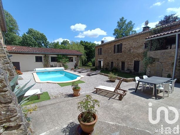 Propriété 7 pièces 196 m²