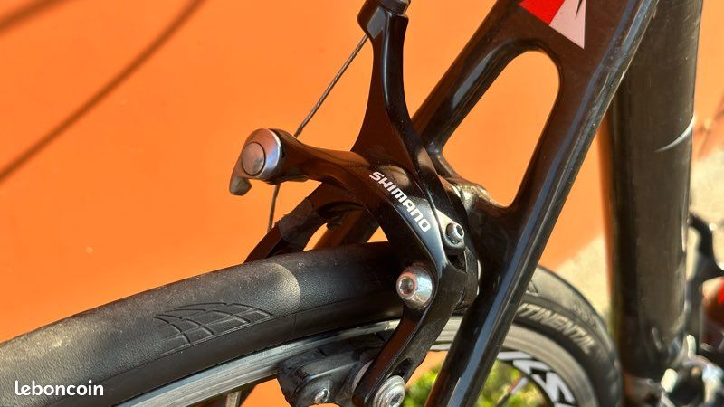 Équipements + Fuji Altamira 2.7 Carbone / Shimano 105 / Mavic / Grand Prix 5000 (image 18)