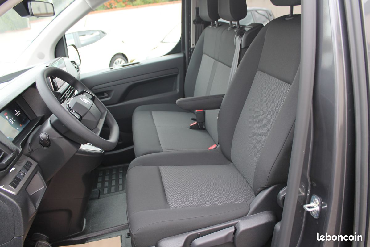 Citroën Jumpy III Fg Cabine approfondie 6 Places Taille M Blue HDI 180 S&S EAT8 Full équipés sortie 10/10/2025 - 10 Kilomètres, Prix Hors taxe : 29 900 Euros (image 3)