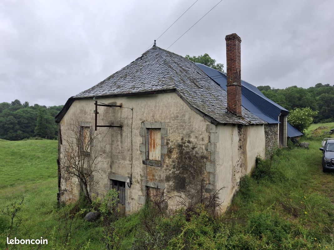 Maison 5 pièces 105 m² · à Riom-Ès-Montagnes · 105 m² · 47 500 €