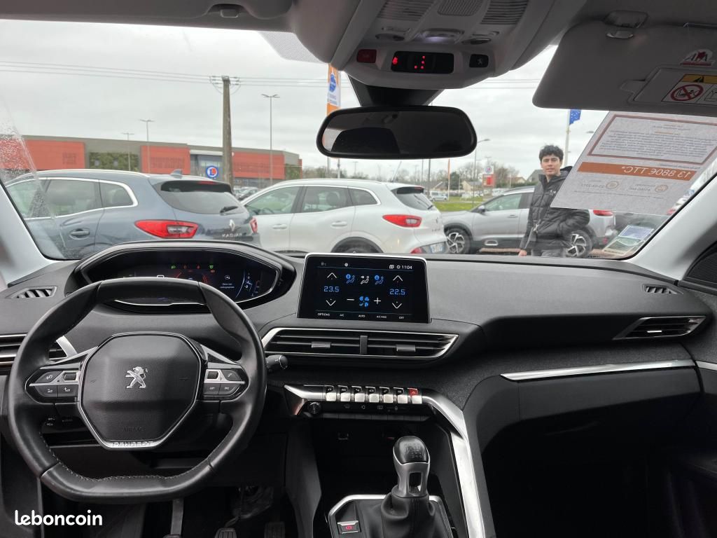 PEUGEOT 3008 1.2i 12V S&S - 130 - ALLURE (image 13)