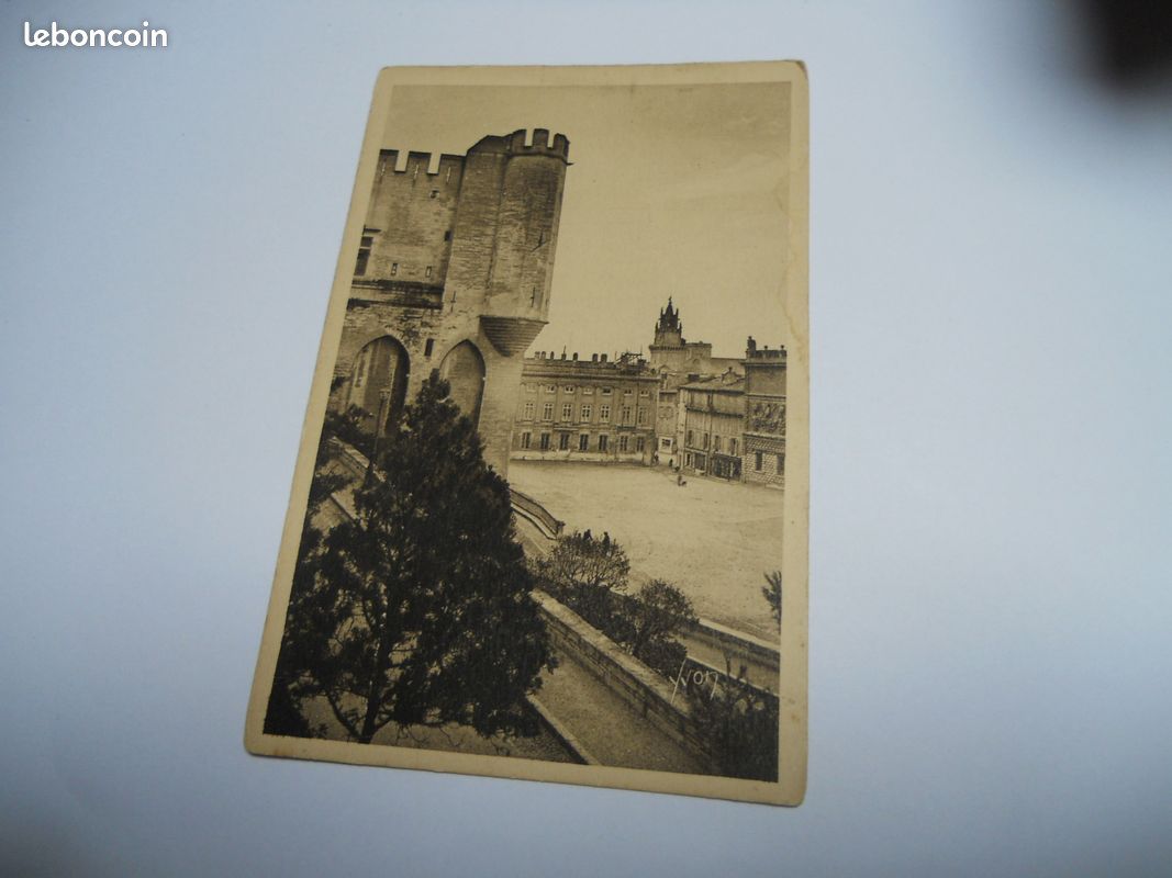 DEP 84 VAUCLUSE CARTE ANCIENNE EN N/BL (marron) SANS ECRITURE AVIGNON PLACE DU PALAIS EDIT YVON N°21 /TBE (image 1)