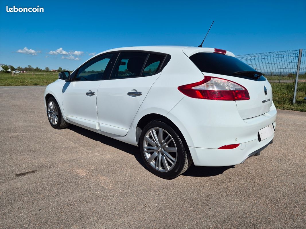 RENAULT MÉGANE III 1.2i 132CH GT Line 109000km BOÎTE AUTO (image 4)