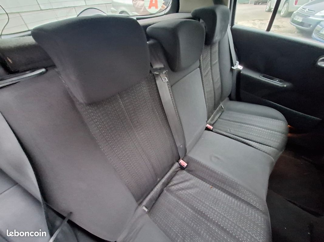 RENAULT Megane II Hatchback 1.5 dCi 106cv - 5 places - CONFORT - (image 5)