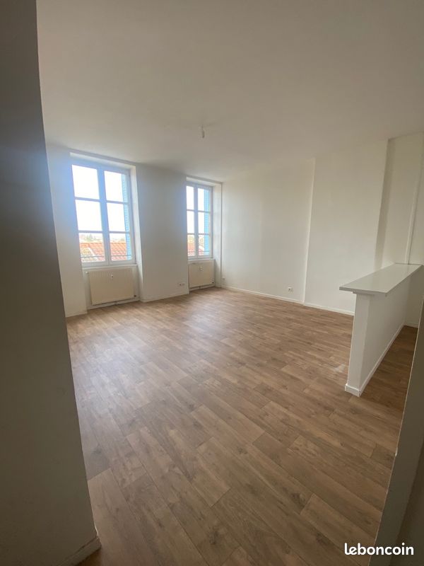 Appartement 4 pièces 90 m² · à Thoissey · 90 m² · 806 €/mois