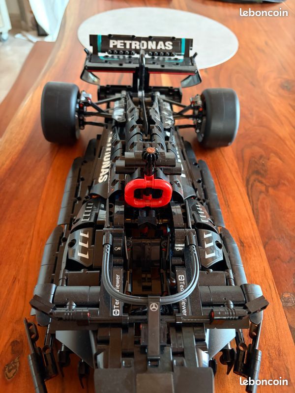 LEGO formule 1 Mercedes AMG -42171- (image 2)