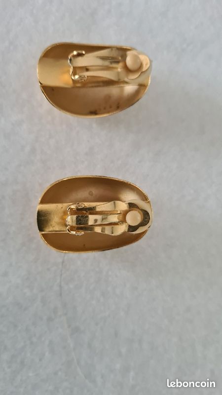Boucle d' oreilles vintage . Dorée brossée (image 3)