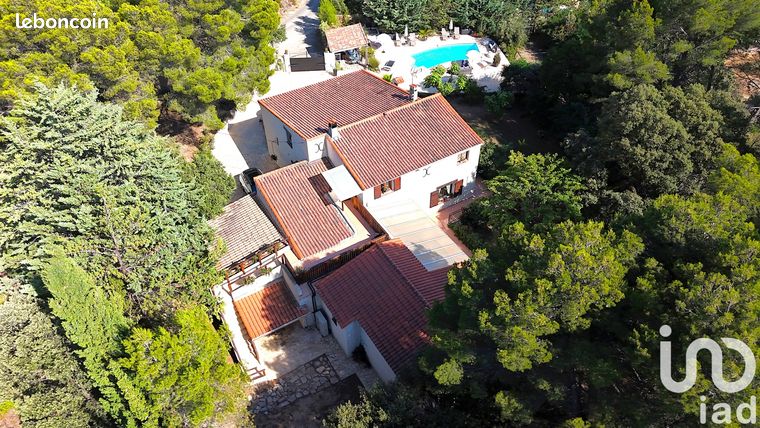 Villa 10 pièces 235 m²