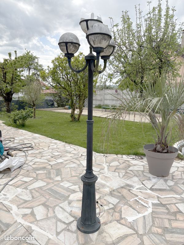 Lampadaire extérieur (image 1)