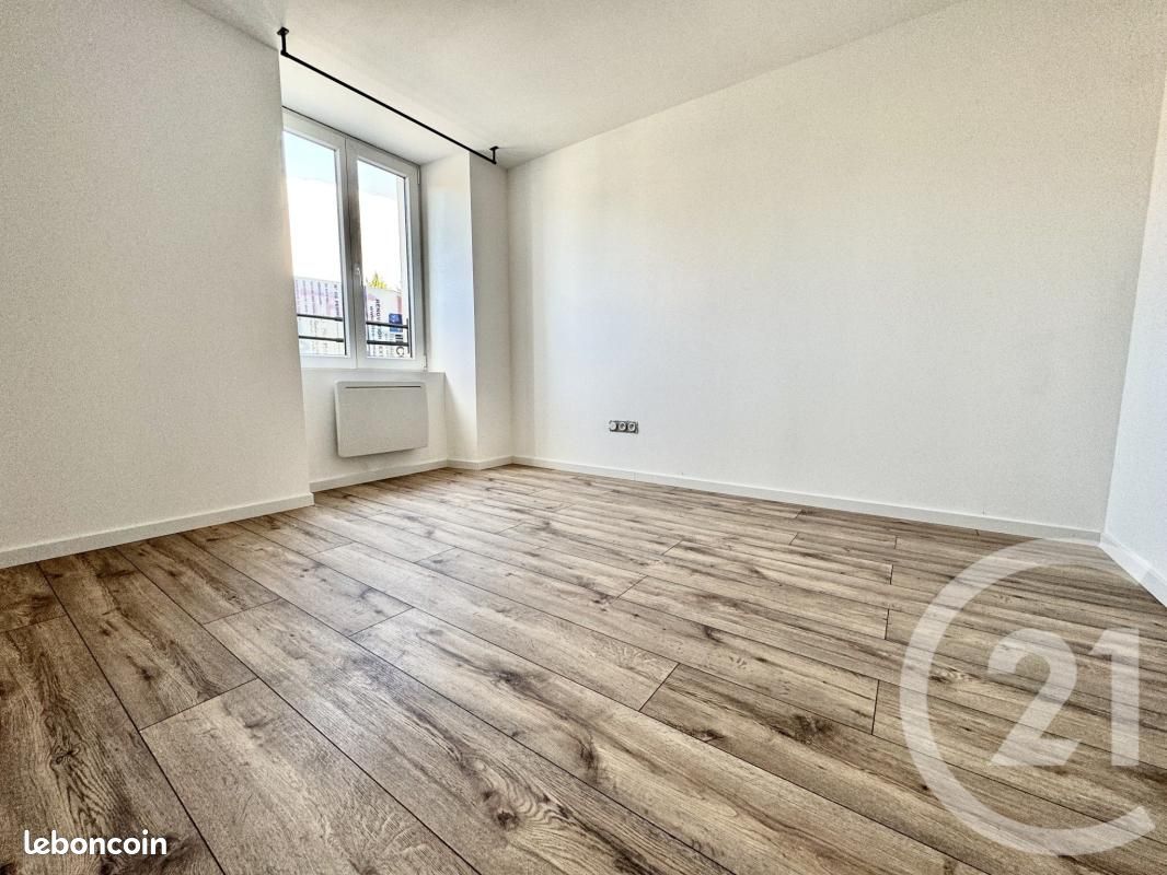 Appartement 2 pièces 35 m² · à Sainte-Suzanne · 35 m² · 450 €/mois