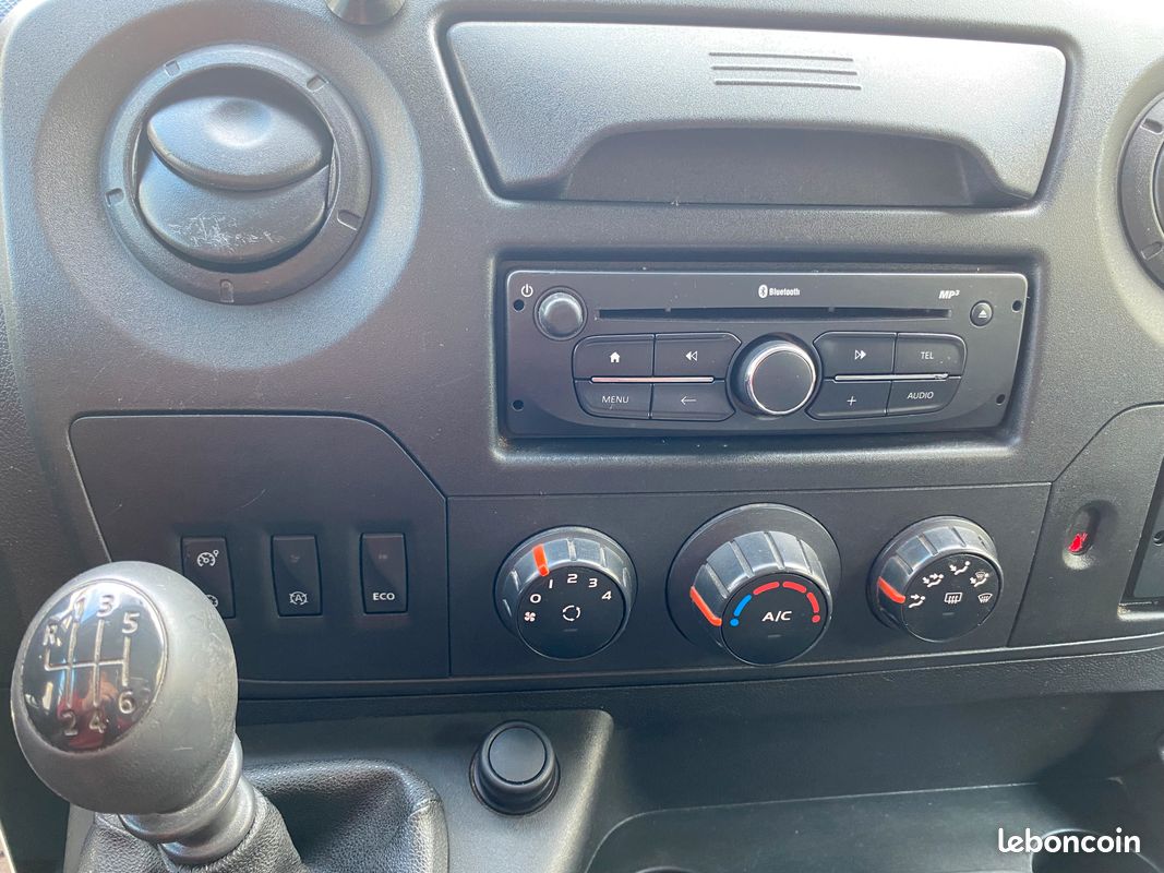 RENAULT MASTER 3 III F3300 L2 H2 Grand Confort 2L3 DCI 145 ch Galerie GPS chaîne de distribution 2019 Attelage (image 15)