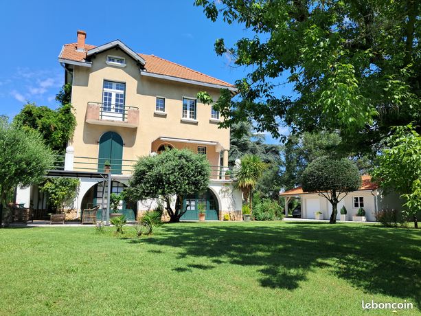 Maison de caractère 11 pièces 81310 Lisle sur Tarn
