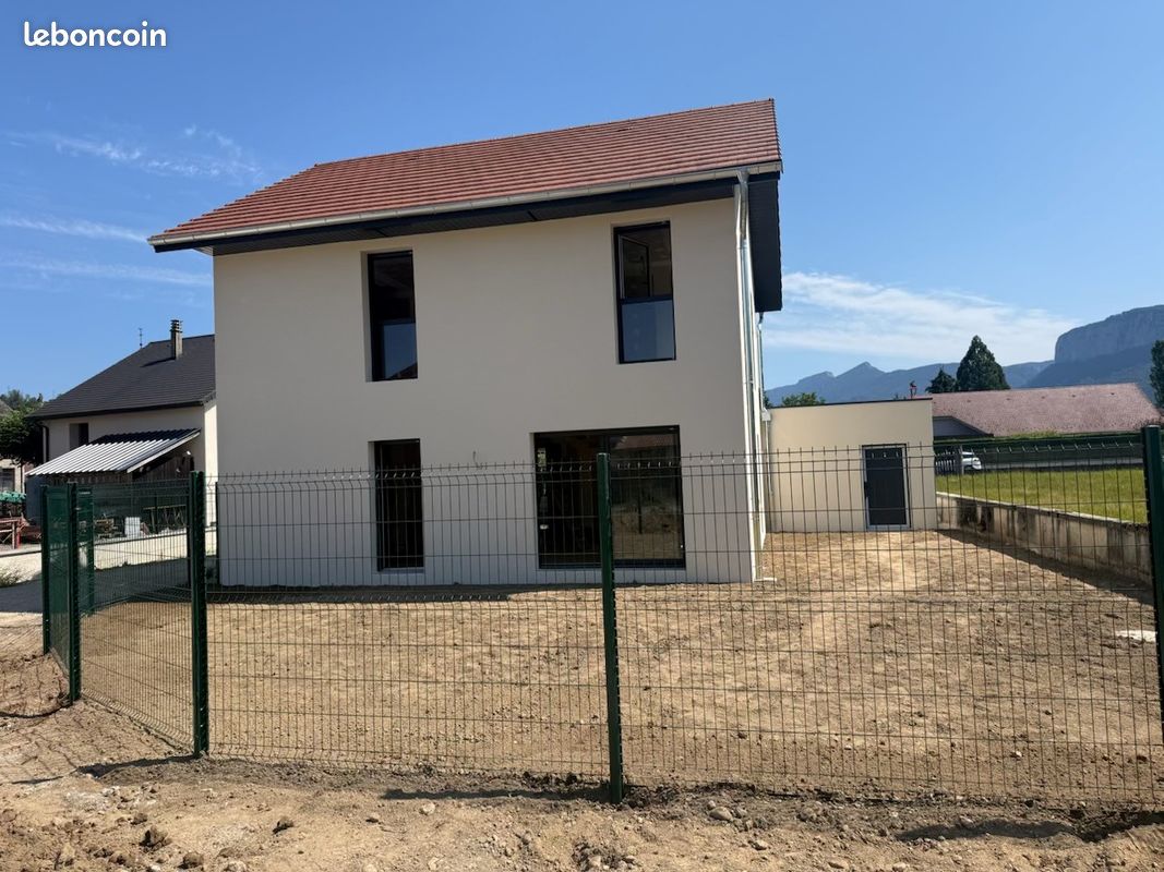 Maison 5 pièces 118 m² · à Saint-Laurent-du-Pont · 118 m² · 230 000 €