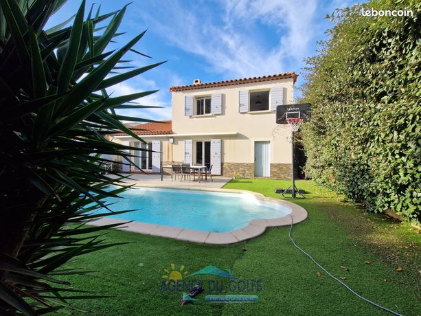 Confortable villa de type 4/5 avec garage et piscine dans clos sécurisé