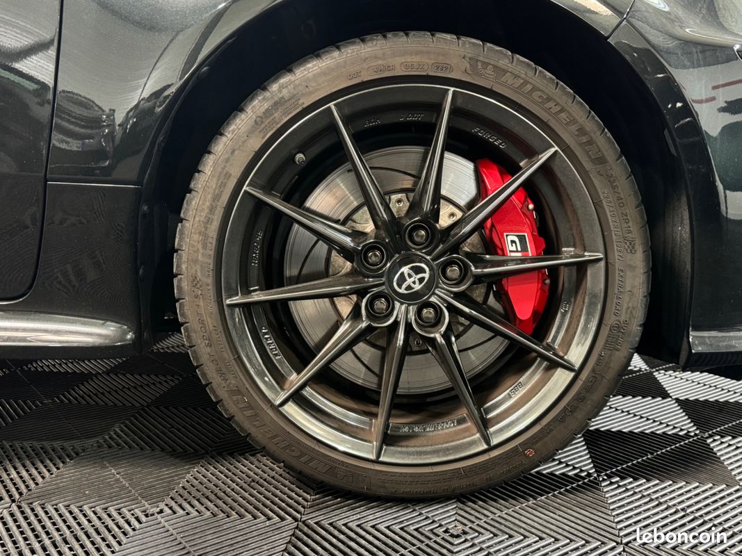 Toyota yaris gr 1.6 4wd 261 ch track pack / camera de recul / carplay / miltek / tva recuperable (image 24)