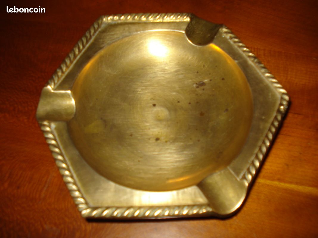 Cendrier ancien en cuivre (image 1)