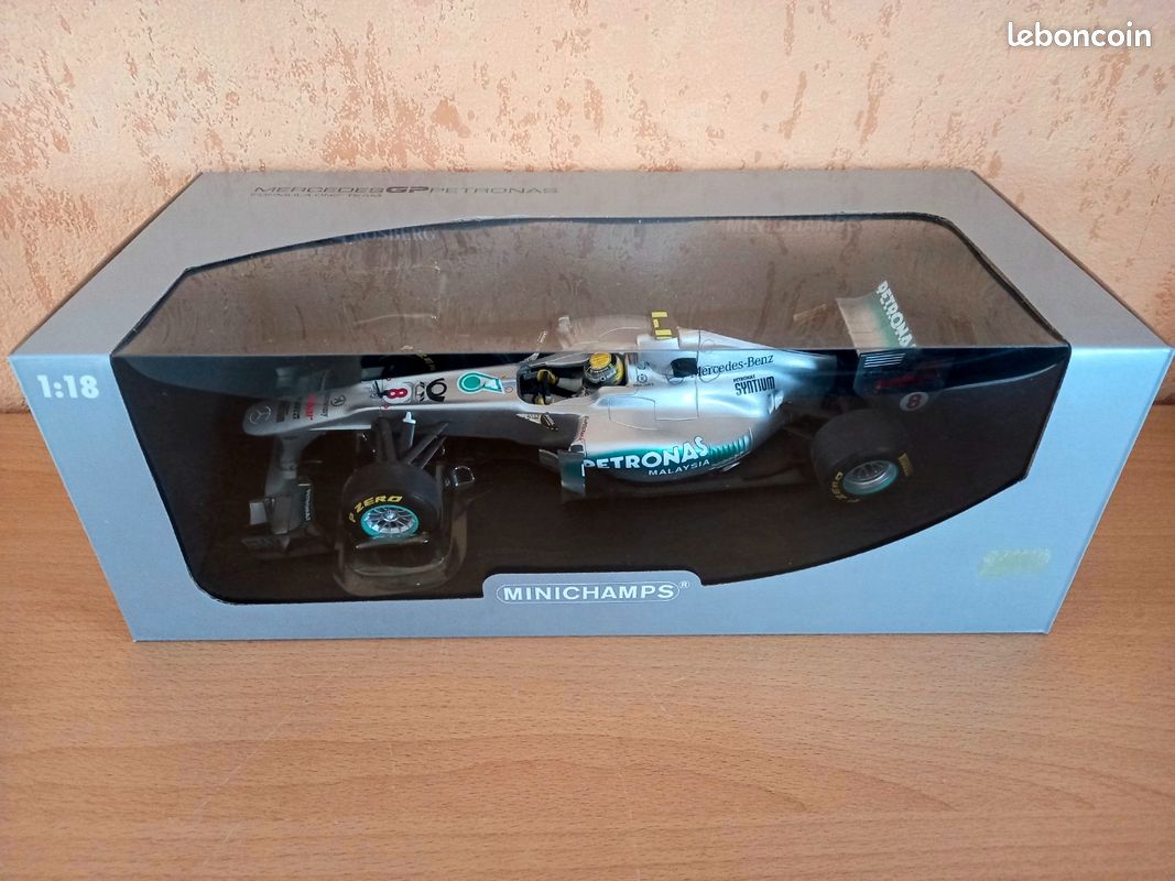Figurine 1/18 Nico Rosberg – F1 Mercedes – Minichamps – Non Peinte – Résine