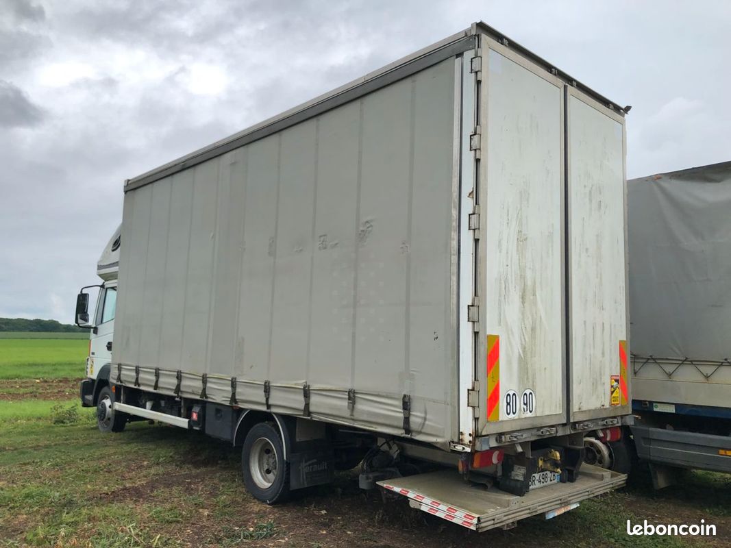 Nissan Atléon 190 cv Taut Liner 7,5 T 4x2 (image 3)