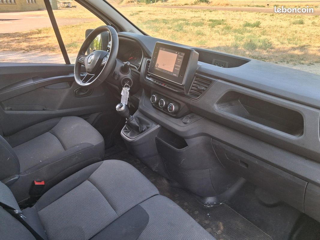 Renault Trafic III 2.0 DCI 110 (image 3)