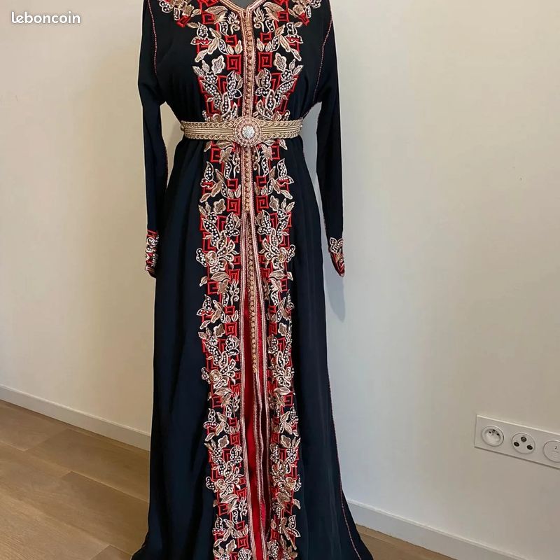 Vente caftan deux pièces perlage a là main (image 1)