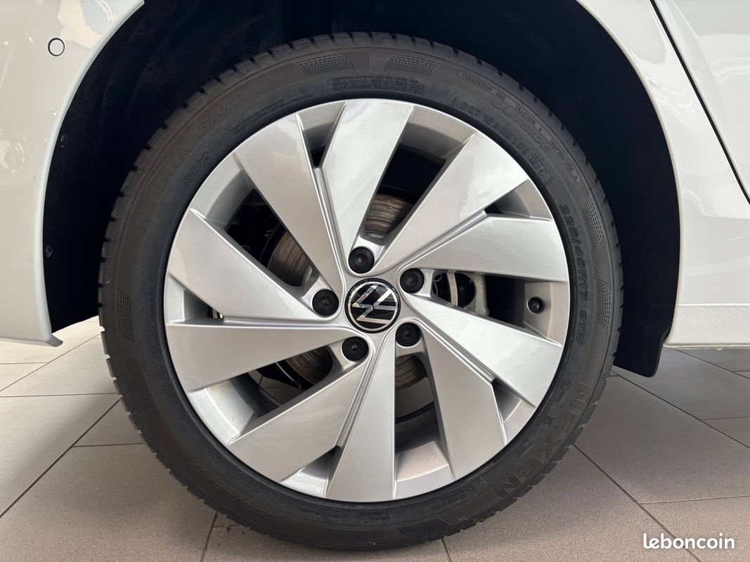 VOLKSWAGEN Golf 1.5 eHybrid 204 DSG6 VW Edition (image 6)