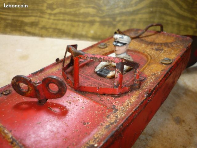 BEL ANCIEN CANOT AUTOMOBILE JEP 2 / EN TOLE / MECANISME OK